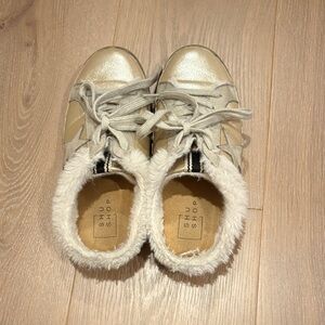 ShuShop Girls Size 3 Metallic Sneakers with Cozy Lining.